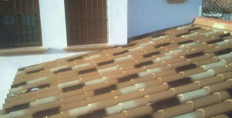 Casa con panel teja Alubel Albero Envejecido